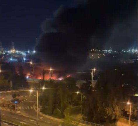 دام برس : دام برس | انفجارات في حيفا عقب اندلاع حريق كبير في منشأة تحتوي على مواد خطرة
