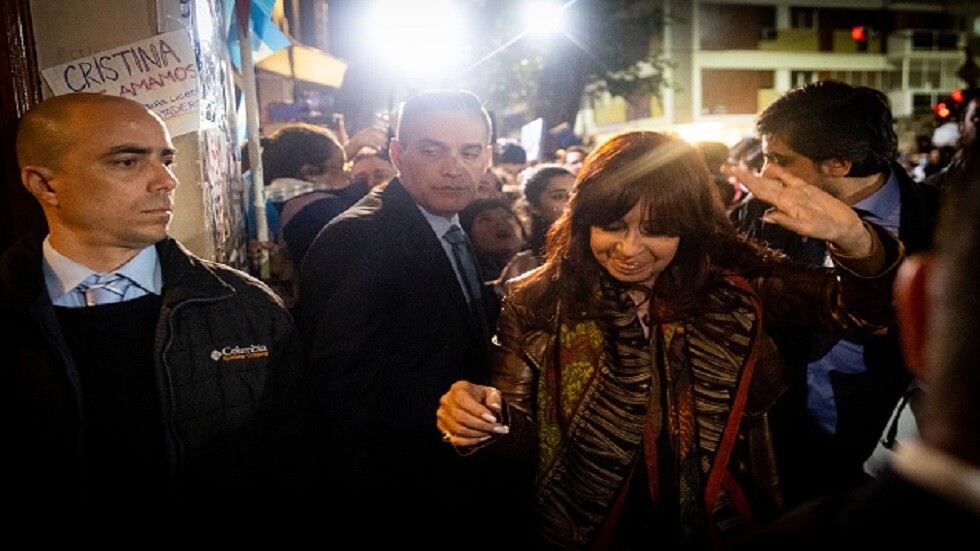 دام برس : دام برس | محاولة اغتيال نائبة الرئيس الأرجنتيني.. المهاجم صوب نيران مسدسه على رأسها مباشرة لكن سلاحه خذله