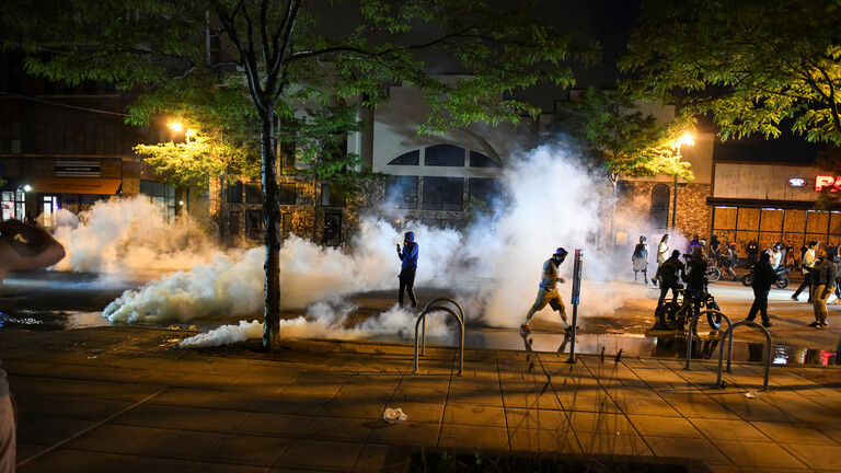 دام برس : دام برس | شرطة ترامب السرية تستخدم الغاز المسيل للدموع ضد متظاهرين في بورتلاند