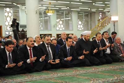 دام برس : دام برس | السيد الرئيس بشار الأسد مع أهله وأحبته يؤدون صلاة عيد الأضحى المبارك في جامع حسيبة بدمشق