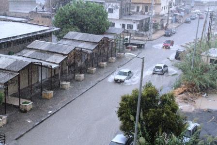 دام برس : دام برس | شوارع جبلة تتحول إلى بحيرات مع أول هطول للأمطار