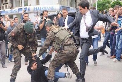 دام برس : دام برس | قمع مظاهرة في أزمير وأردوغان يلتجئ للاختباء في سوبر ماركت هربا من محتجي سوما الغاضبين