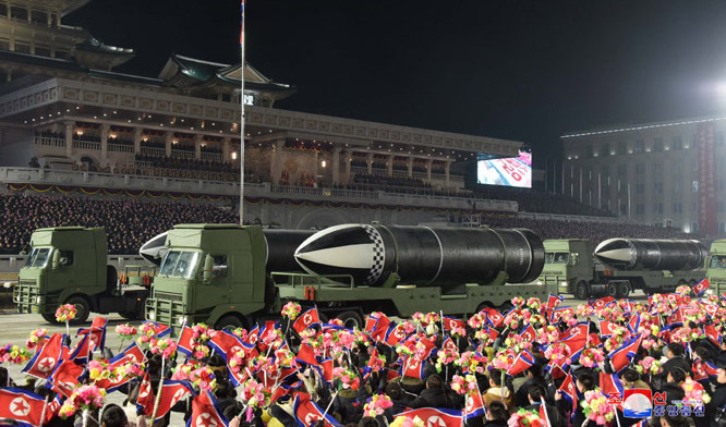 دام برس : دام برس | كوريا الشمالية تستعرض أقوى سلاح في العالم بحضور زعيمها