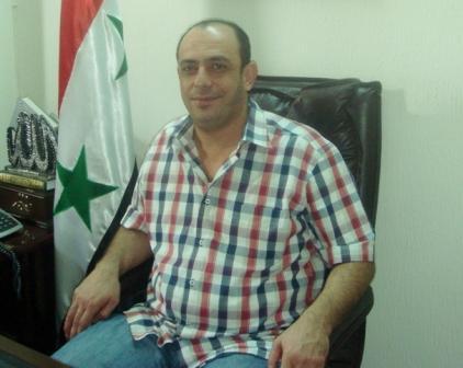 دام برس : دام برس | مجلة شباب 20 تخترع كلاماً على لسان النجم باسل خياط ..مثل : لن أعود إلى سورية قبل رحيل الأسد 