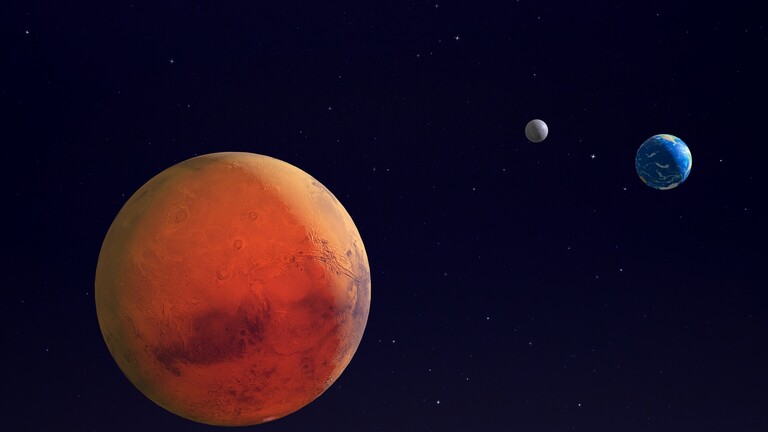 دام برس : المريخ يضيء سماء الليل بجانب قمر الحصاد بينما يتجه نحو أقرب نهج له من الأرض