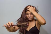 كيف تحمي شعرك أثناء الصي؟ 5 نصائح من الخبراء لمنع التلف الدائم